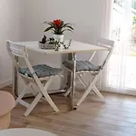 Petite Maison Dans Un écrin De Verdure
