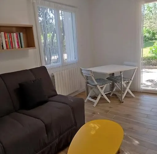 Hébergement de vacances Petite Maison Dans Un écrin De Verdure *