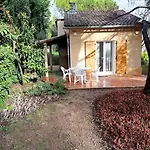 펜션 Petite Maison Dans Un Ecrin De Verdure Les Angles (Gard)