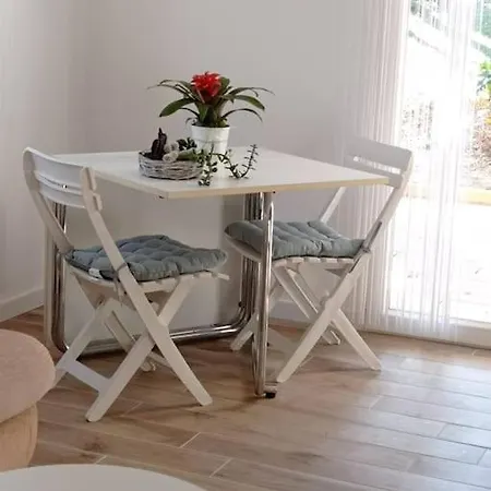 Petite Maison Dans Un Ecrin De Verdure